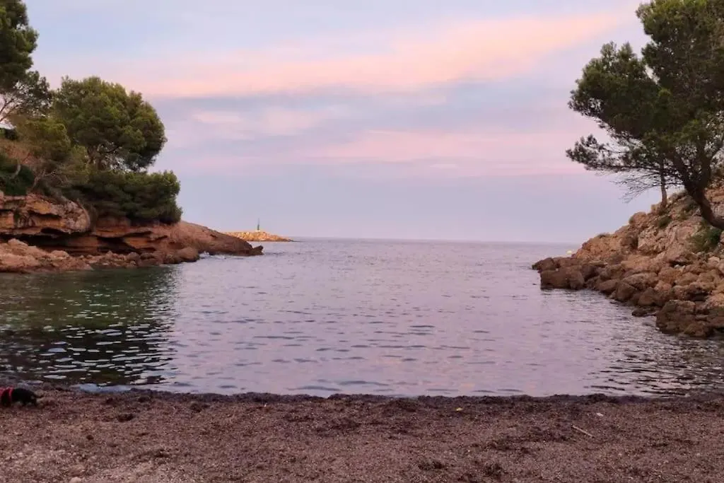 Apartamento En Calafat Con Jardin