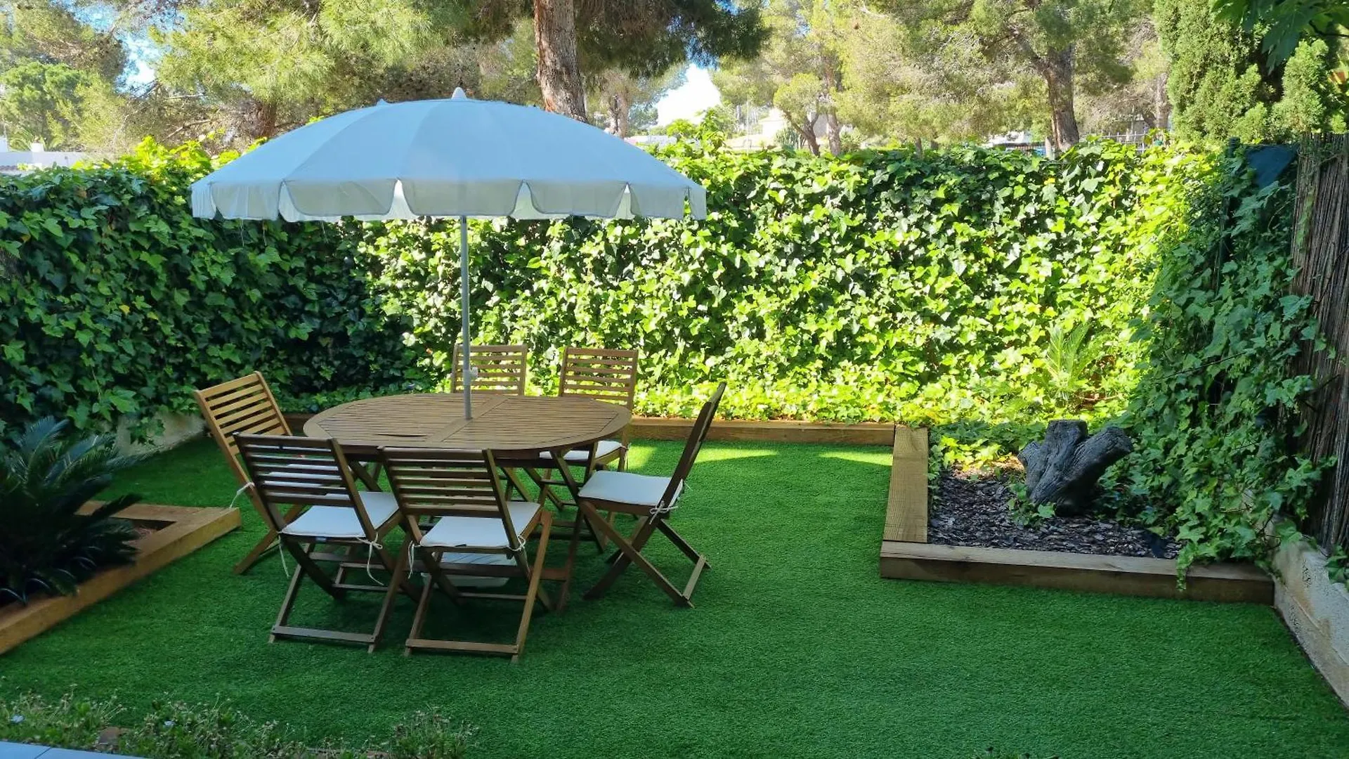 Apartamento En Calafat Con Jardin