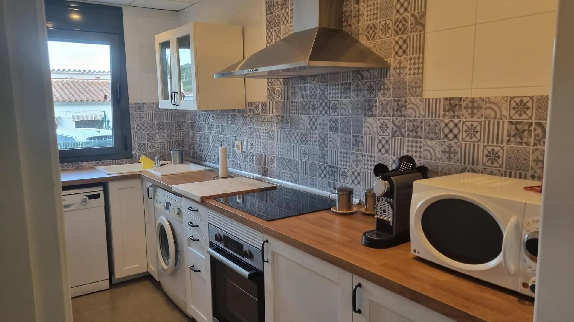 Apartamento En Calafat Con Jardin